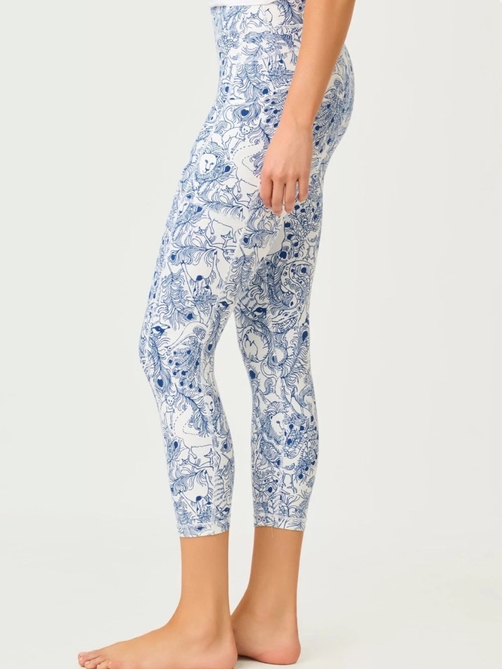 Lilly Pulitzer Luxletic Weekender Leggings Starlight Navy Zoology Medium - Picture 2 of 2